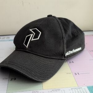 PEAK PERFORMANCE BLACK CAP